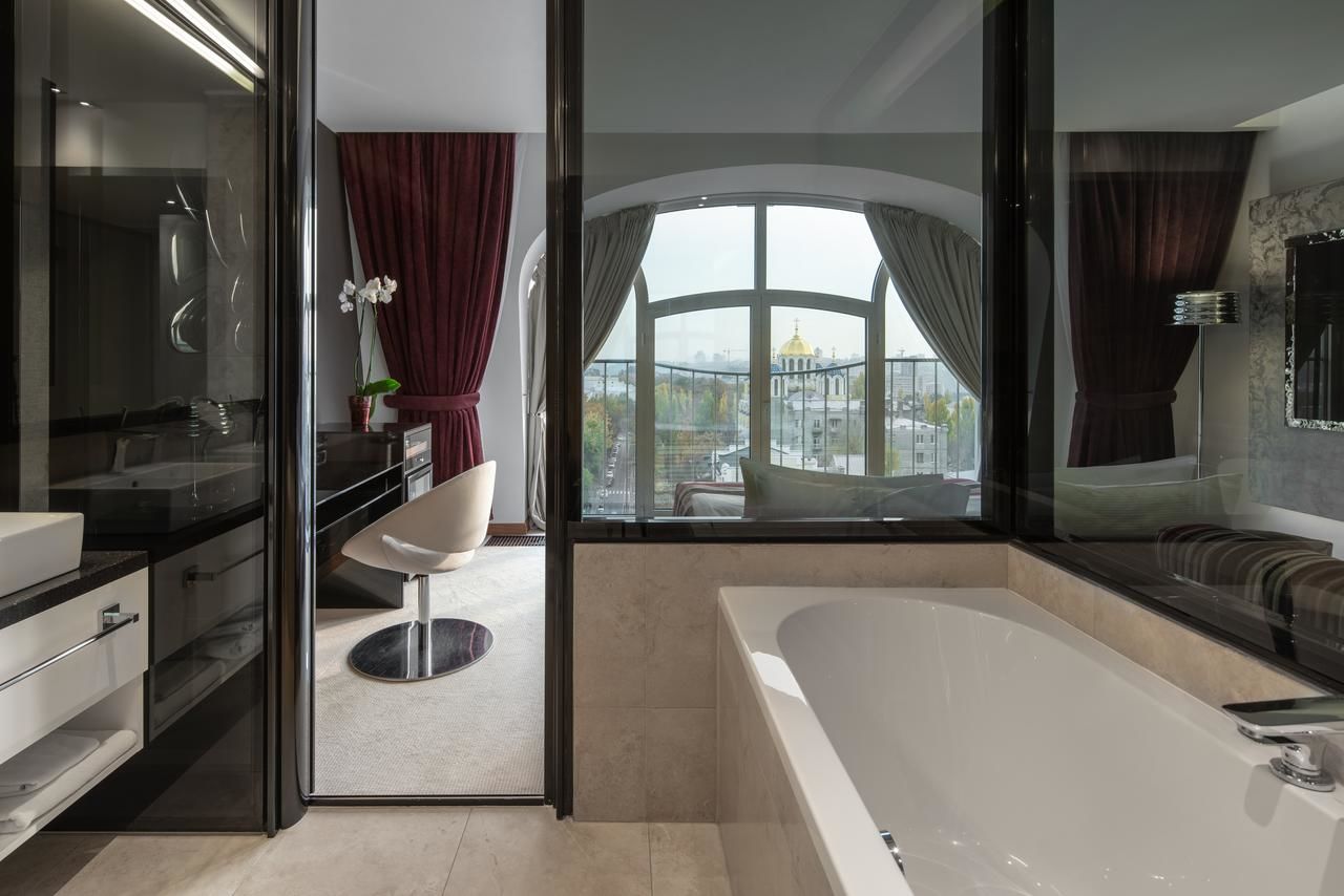 Отель 11 Mirrors Design Hotel Киев