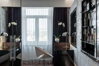 Отель 11 Mirrors Design Hotel Киев Улучшенный двухместный номер с 1 кроватью или 2 отдельными кроватями-6