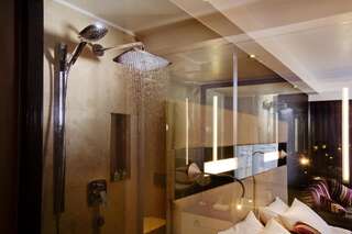 Отель 11 Mirrors Design Hotel Киев Улучшенный двухместный номер с 1 кроватью или 2 отдельными кроватями-12