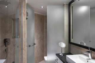 Отель 11 Mirrors Design Hotel Киев Стандартный номер со стороны внутреннего двора-5